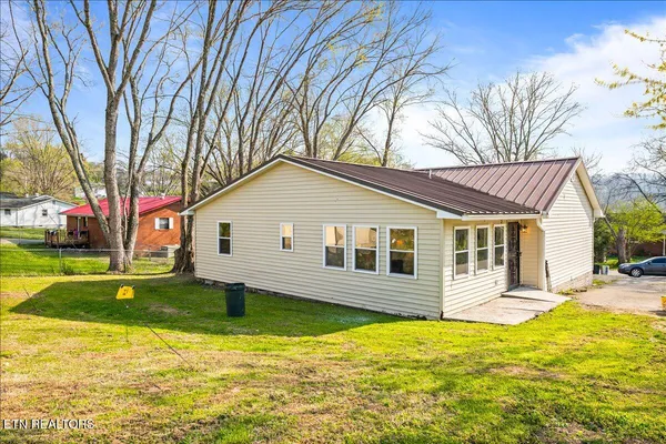 $229,900 | 807 South 8th Street, La Follette, TN 37766