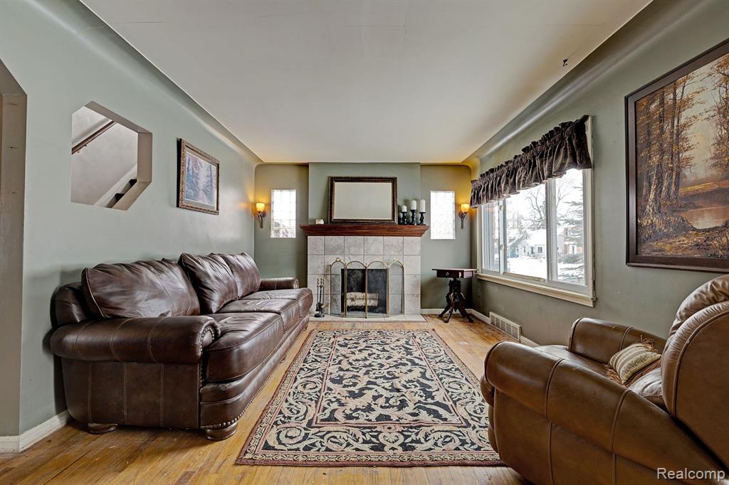 864 Menominee Road Pontiac, MI 48341 - Photo 9 of 54