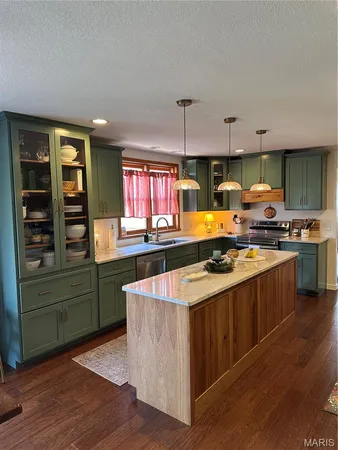 $395,000 | 484 County Road 304, Poplar Bluff, MO 63901