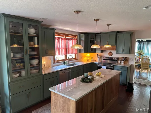 $395,000 | 484 County Road 304, Poplar Bluff, MO 63901