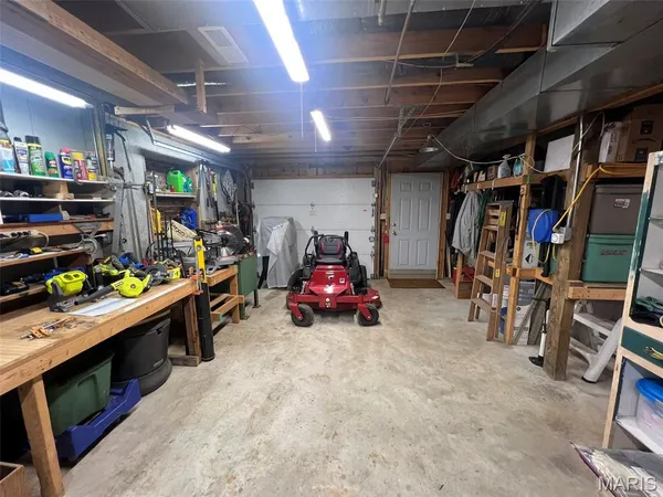 $395,000 | 484 County Road 304, Poplar Bluff, MO 63901