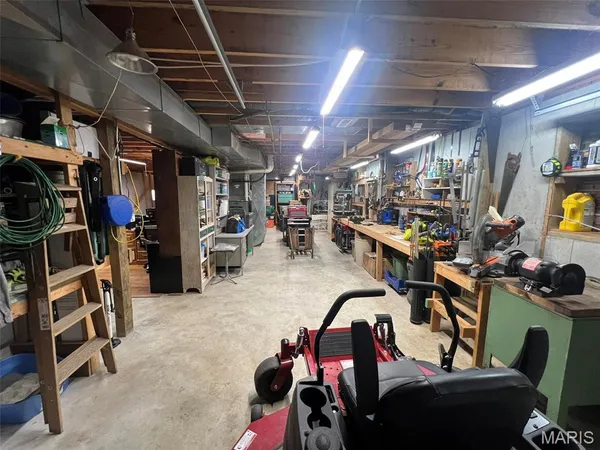 $395,000 | 484 County Road 304, Poplar Bluff, MO 63901