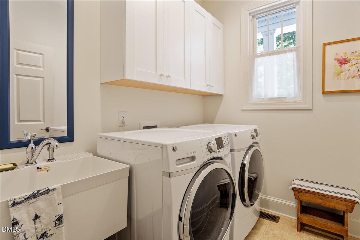 5508 Rutherford Cl Pittsboro, NC 27312 - Photo 30 of 56 Laundry Room