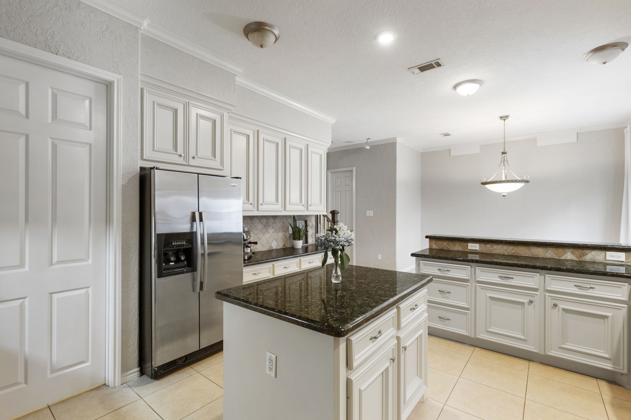 1898 Longmire Road, Unit 8 Conroe, TX 77304 - Photo 9 of 26 a kitchen with granite countertop a sink stove and refrigerator