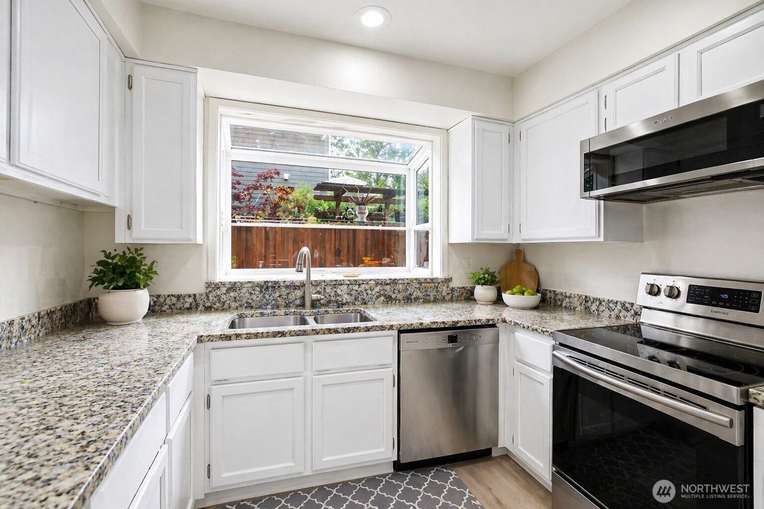 3112 Wells Avenue South Renton, WA 98055 - Photo 4 of 18