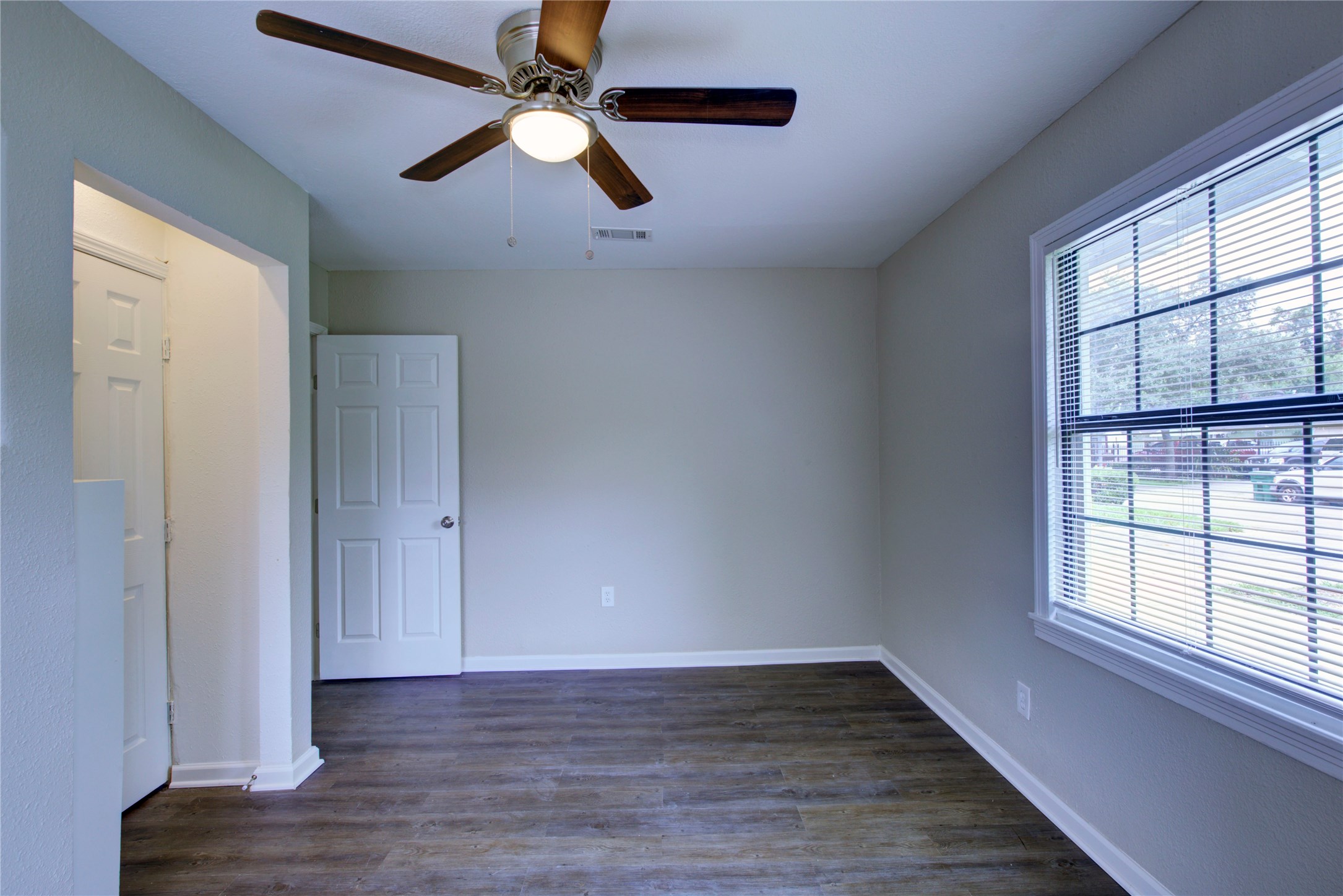 5406 Bataan Road Houston, TX 77033 - Photo 21 of 28 Bedroom 3