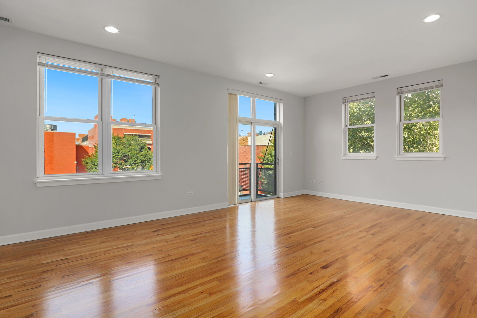 756 West 14th Street, Unit 301 Chicago, IL 60607 - Photo 3 of 17 Gallery Image 3