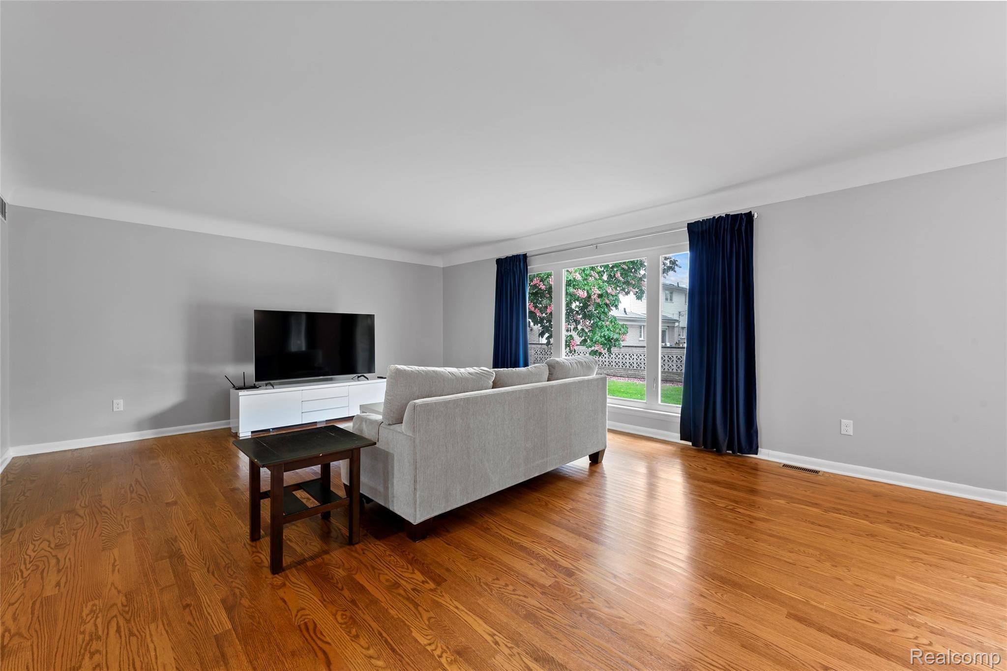750 Canterbury Road Grosse Pointe, MI 48236 - Photo 3 of 47 Living room with beautifully finished hardwood floors