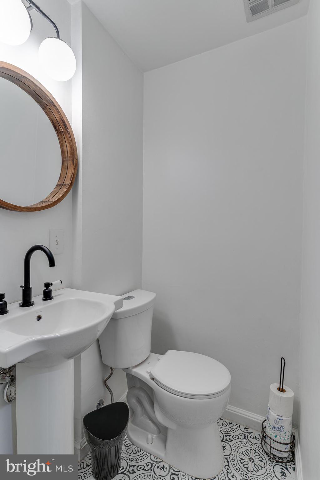 511 Broad Acres Road Narberth, PA 19072 - Photo 11 of 34 Main floor powder room