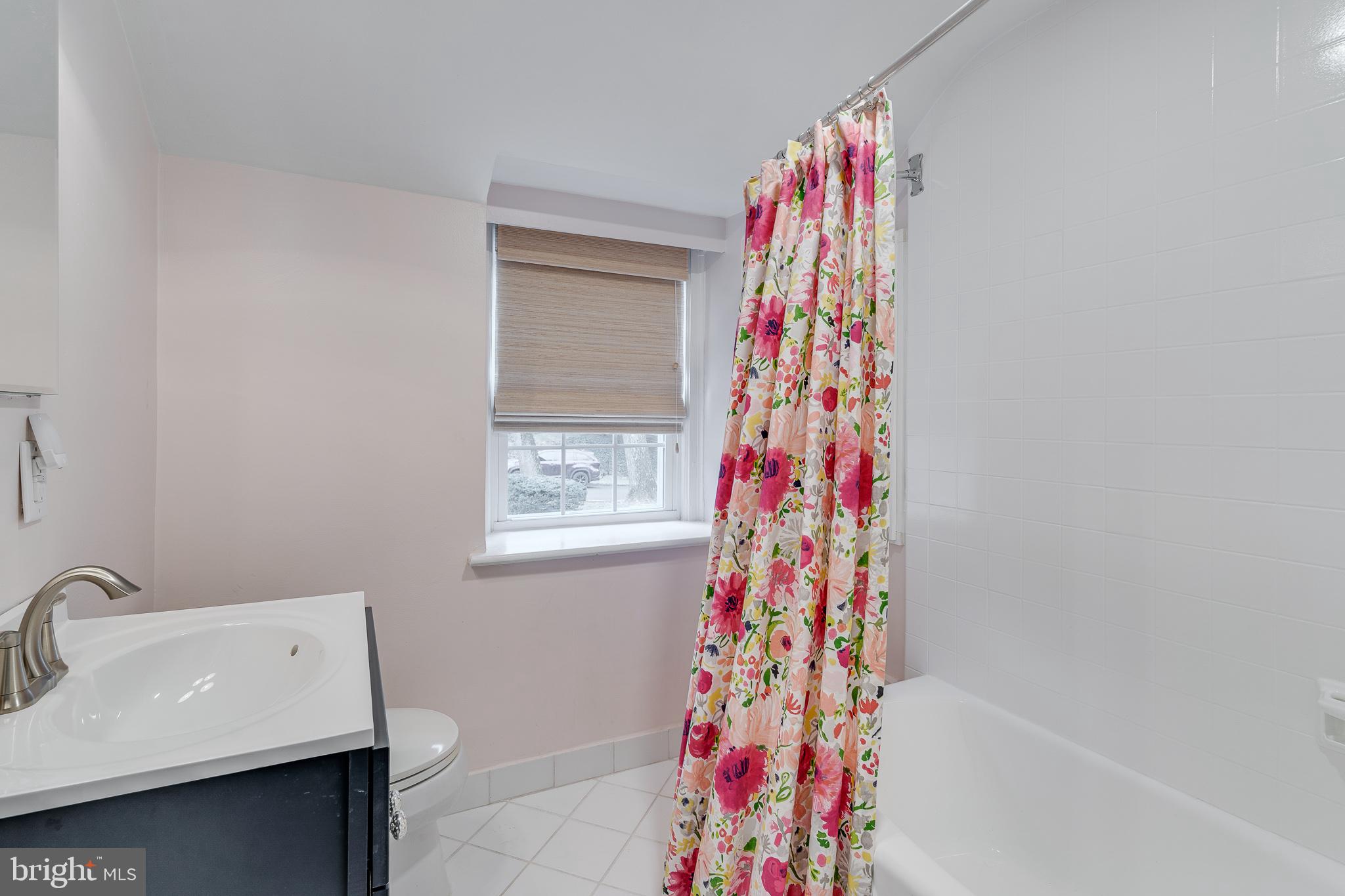 511 Broad Acres Road Narberth, PA 19072 - Photo 24 of 34 Full hall bath