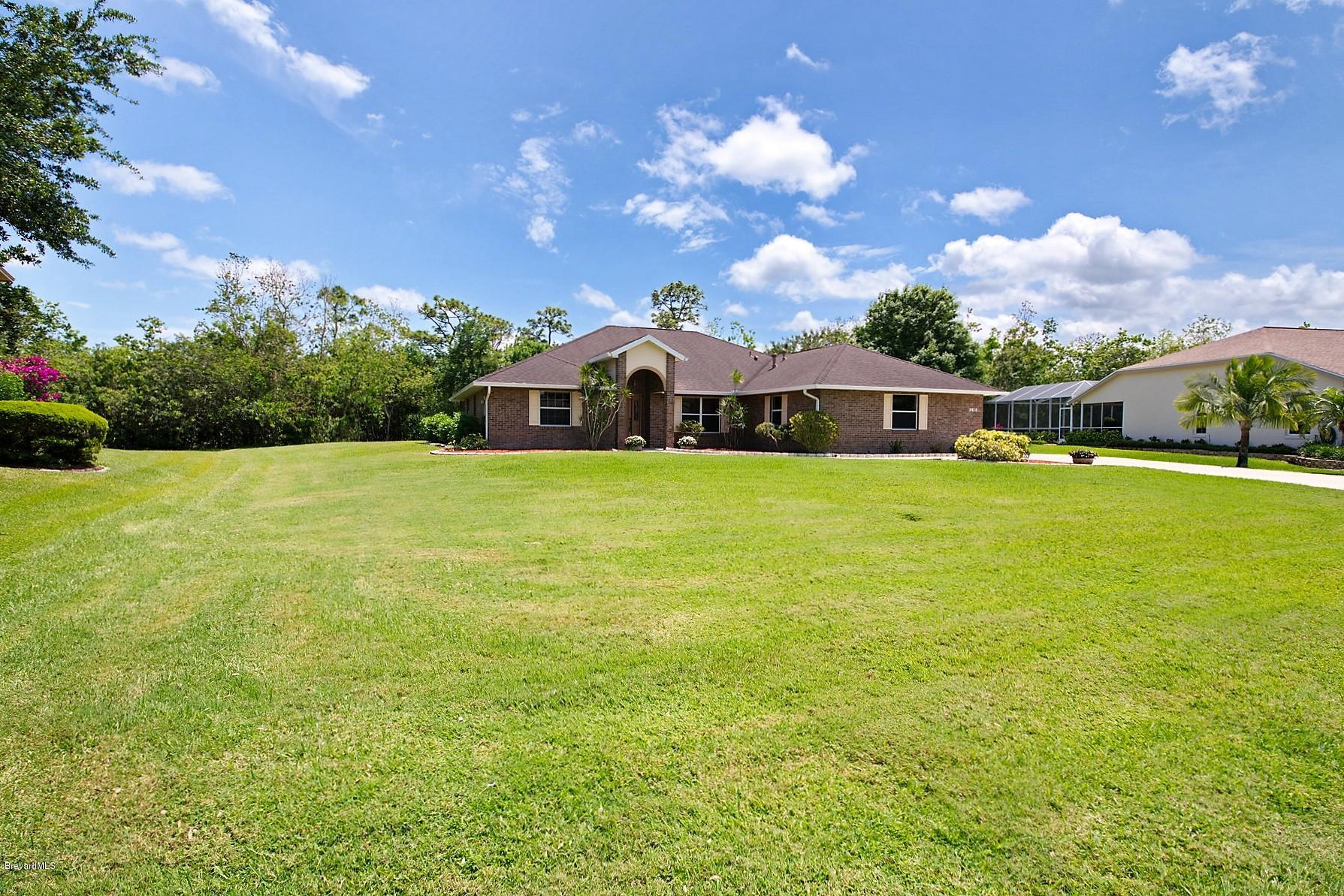3815 Shady Run Road Melbourne, FL 32934 - Photo 3 of 40 Beautiful Lawn