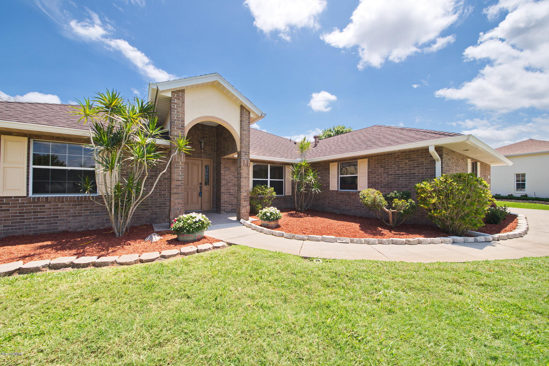 3815 Shady Run Road Melbourne, FL 32934 - Photo 4 of 40 Front Landscaping