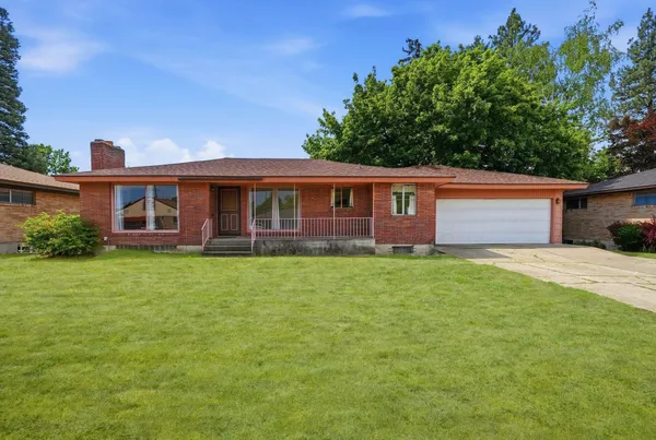 $369,900 | 2217 West Gordon Avenue, Spokane, WA 99205