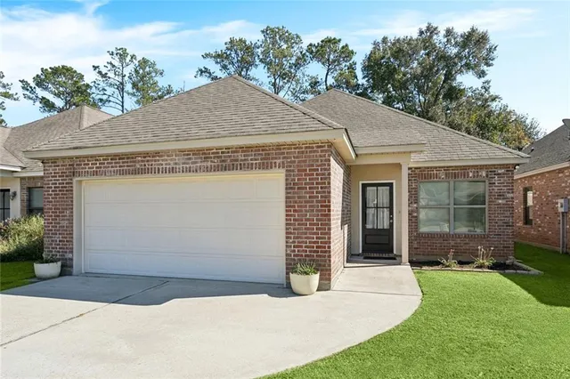 $275,000 | 127 Mirabeau Place, Mandeville, LA 70448