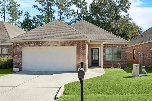 $275,000 | 127 Mirabeau Place, Mandeville, LA 70448