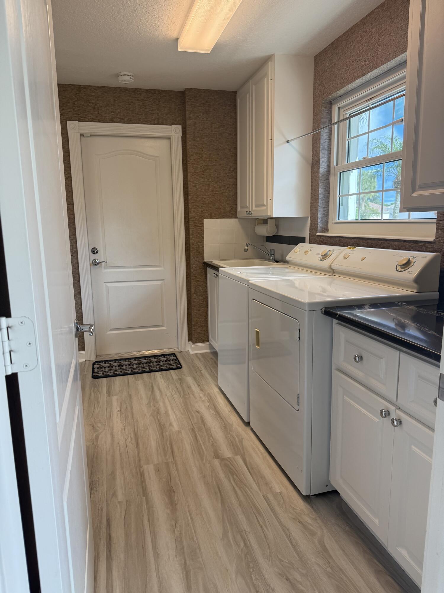 3484 Southeast Cormorant Place Hobe Sound, FL 33455 - Photo 22 of 67 laundry room