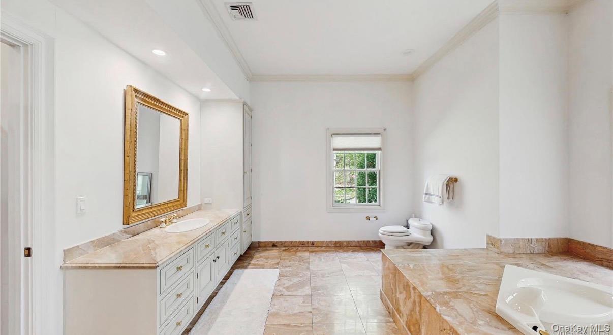 406 Duck Pond Road Locust Valley, NY 11560 - Photo 16 of 30