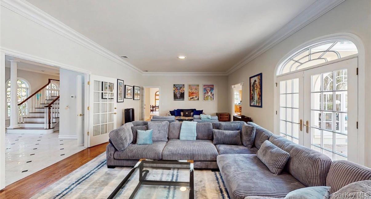 406 Duck Pond Road Locust Valley, NY 11560 - Photo 4 of 30