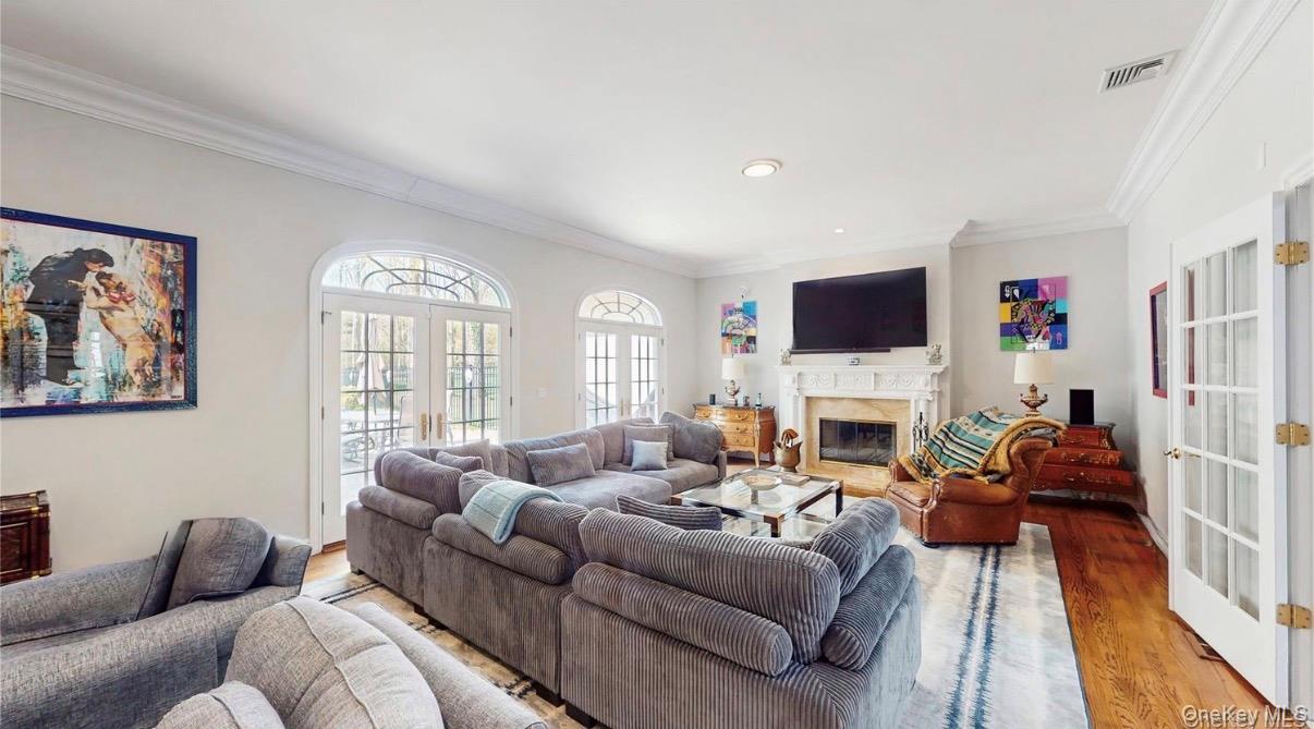 406 Duck Pond Road Locust Valley, NY 11560 - Photo 5 of 30