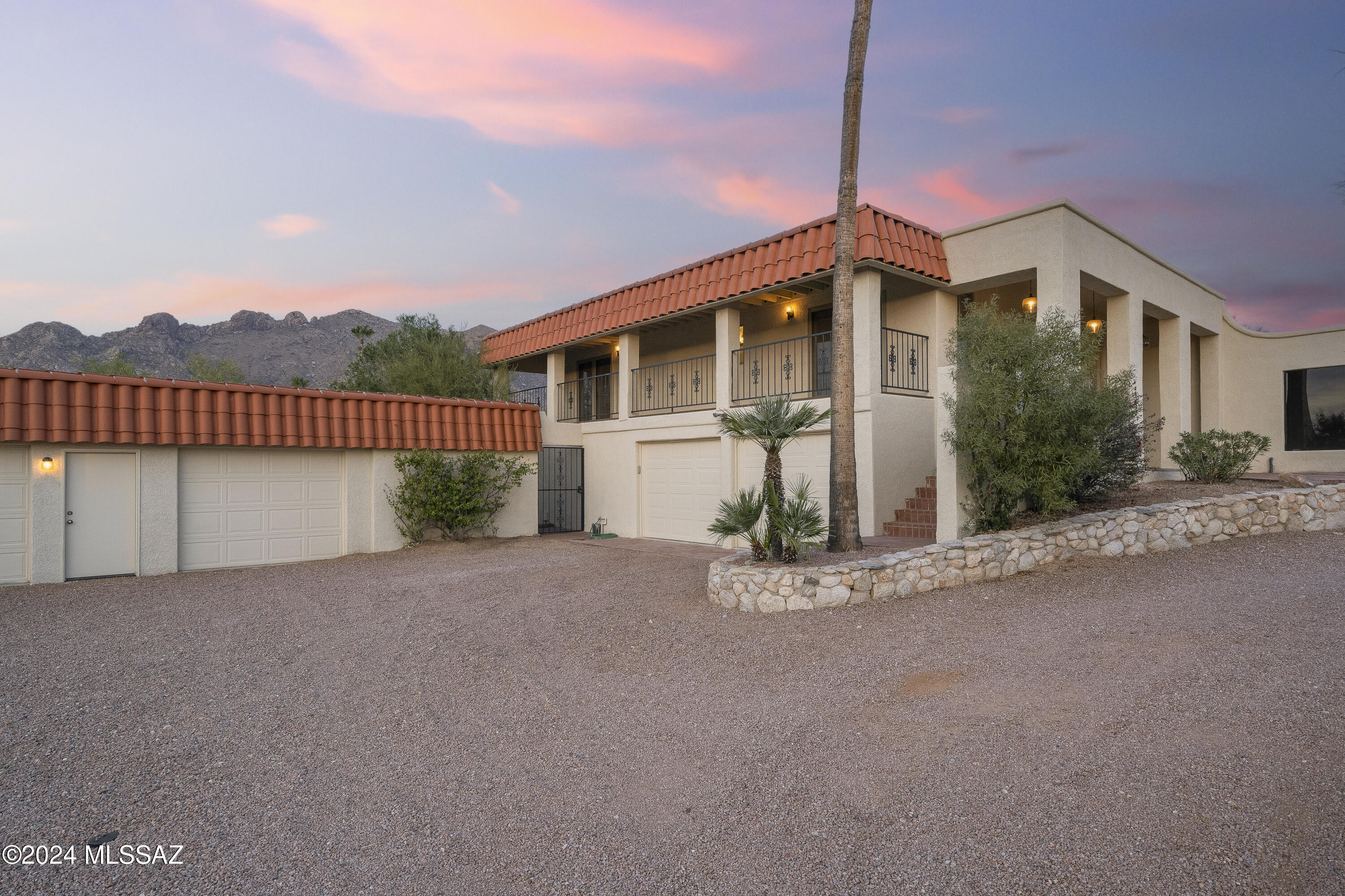1435 East Indian Wells Road Tucson, AZ 85718 - Photo 3 of 49