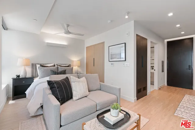 $2,495 | 3688 Overland Avenue, Unit 411, Los Angeles, CA 90034