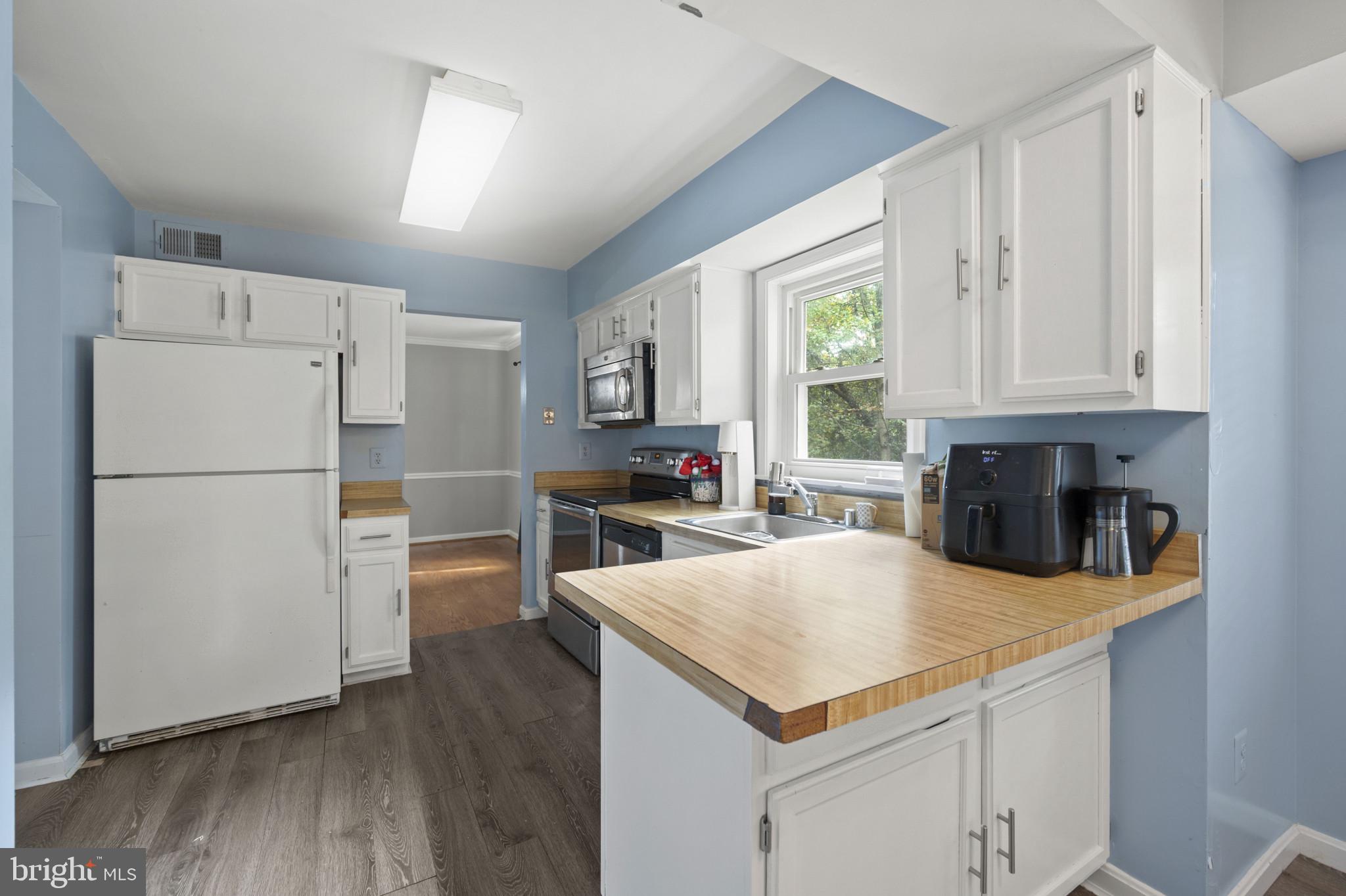 2017 Serpentine Terrace Silver Spring, MD 20904 - Photo 11 of 25 Sunny Kitchen