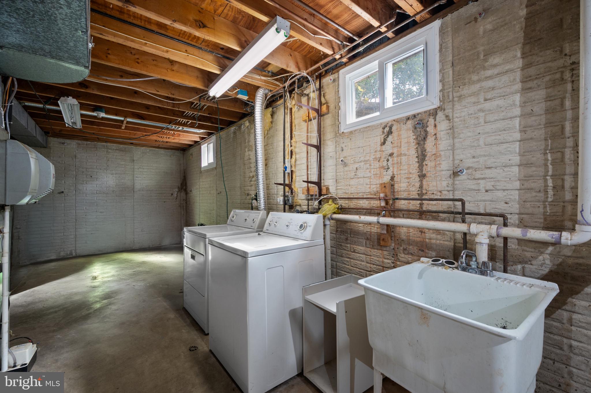 2017 Serpentine Terrace Silver Spring, MD 20904 - Photo 22 of 25 Large laundry room