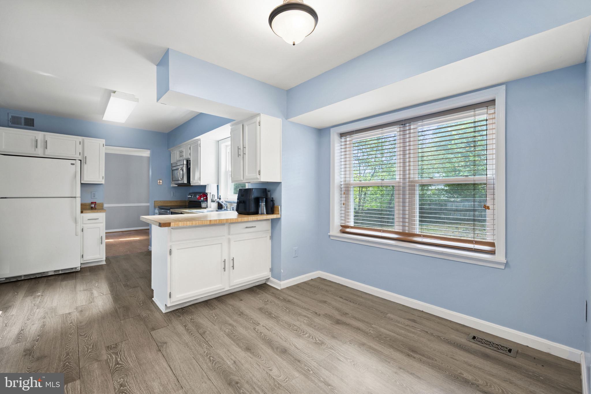 2017 Serpentine Terrace Silver Spring, MD 20904 - Photo 6 of 25 Breakfast Nook