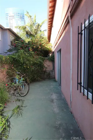 $1,595 | 930 East 1st Street, Unit 11, Long Beach, CA 90802