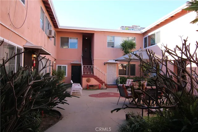 $1,595 | 930 East 1st Street, Unit 11, Long Beach, CA 90802