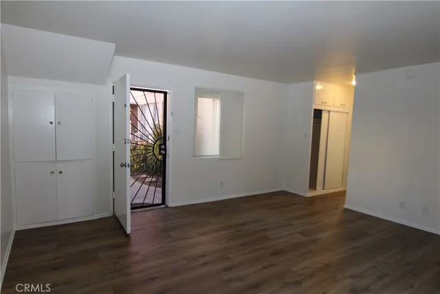 $1,595 | 930 East 1st Street, Unit 11, Long Beach, CA 90802