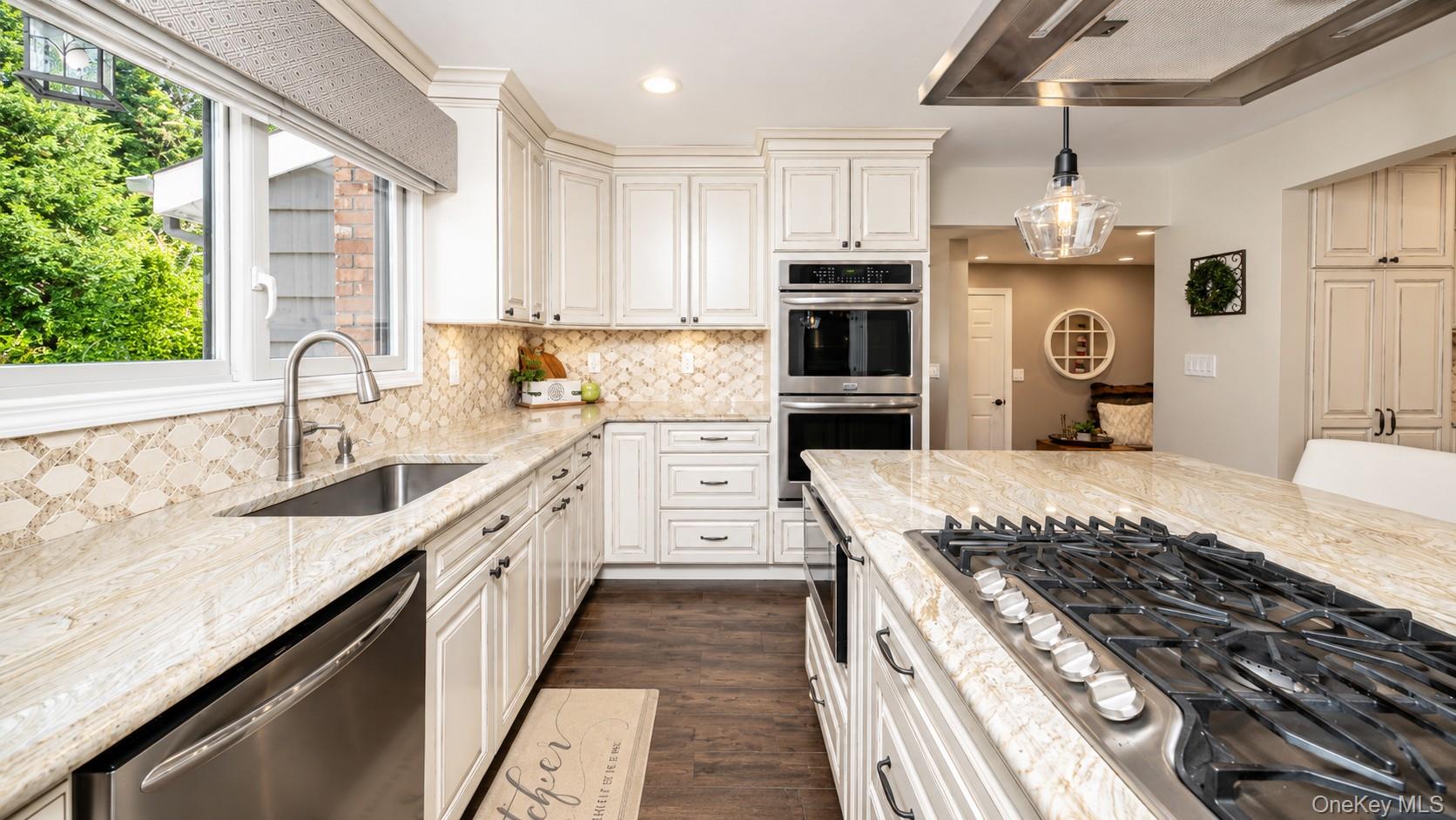 9 Huckleberry Lane East Setauket, NY 11733 - Photo 8 of 33