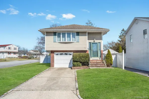 $624,999 | 178 5th Avenue, West Babylon, NY 11704