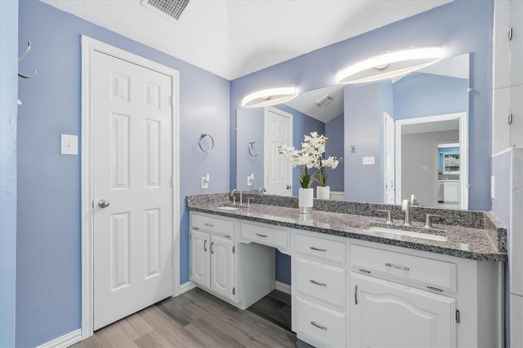 4203 Meadow Ridge Drive Carrollton, TX 75010 - Photo 21 of 32