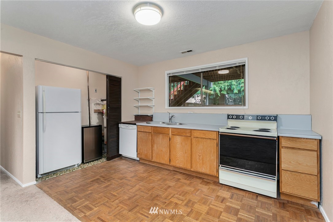 2412 171st Place Southeast Bothell, WA 98012 - Photo 16 of 23 Gallery Image 16