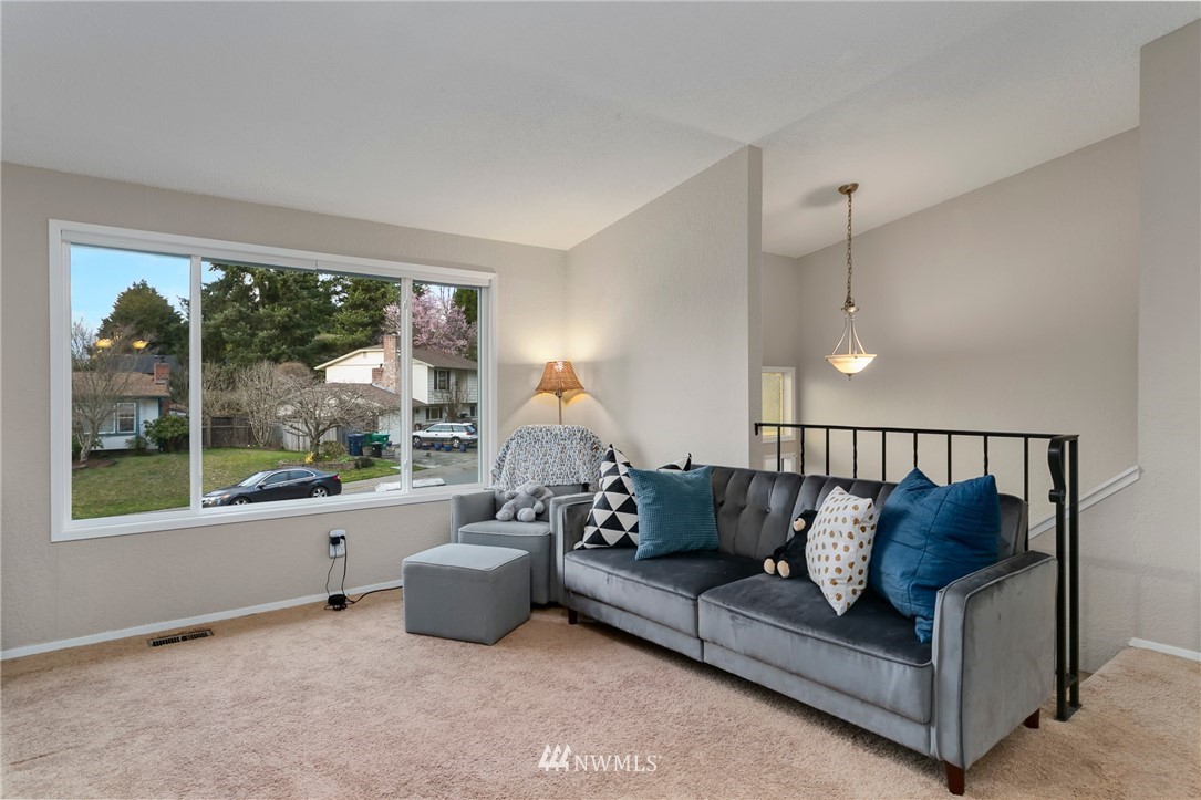 2412 171st Place Southeast Bothell, WA 98012 - Photo 4 of 23 Gallery Image 4