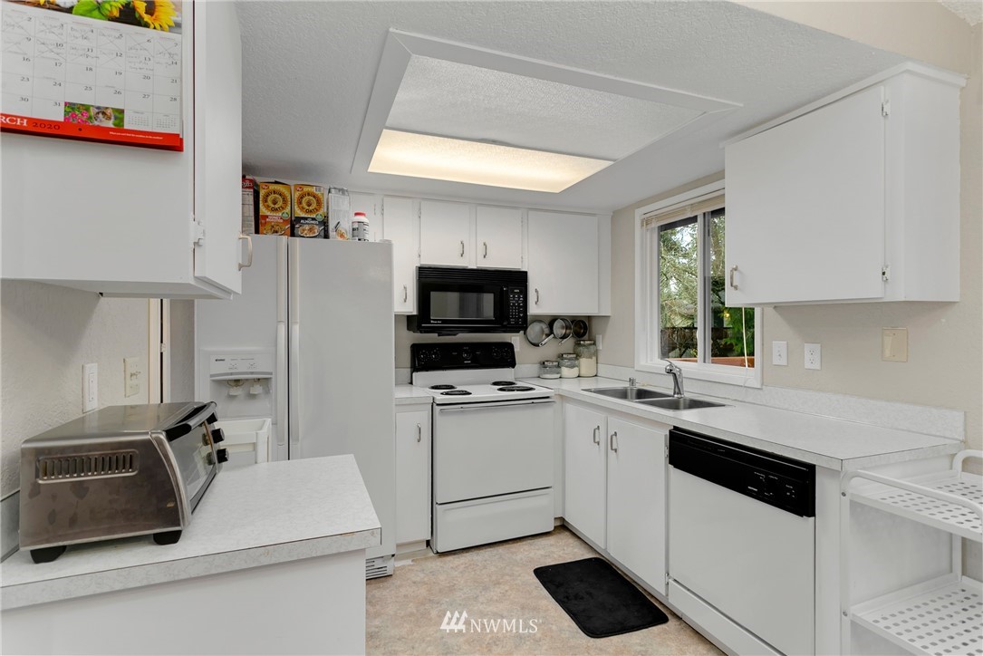 2412 171st Place Southeast Bothell, WA 98012 - Photo 8 of 23 Gallery Image 8