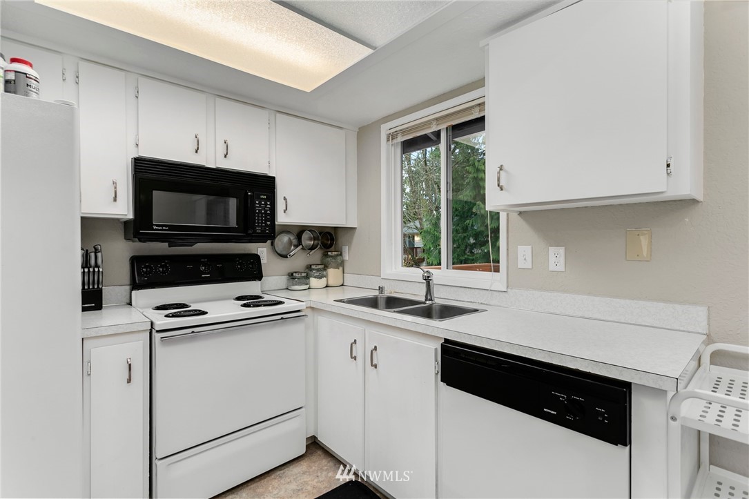 2412 171st Place Southeast Bothell, WA 98012 - Photo 9 of 23 Gallery Image 9