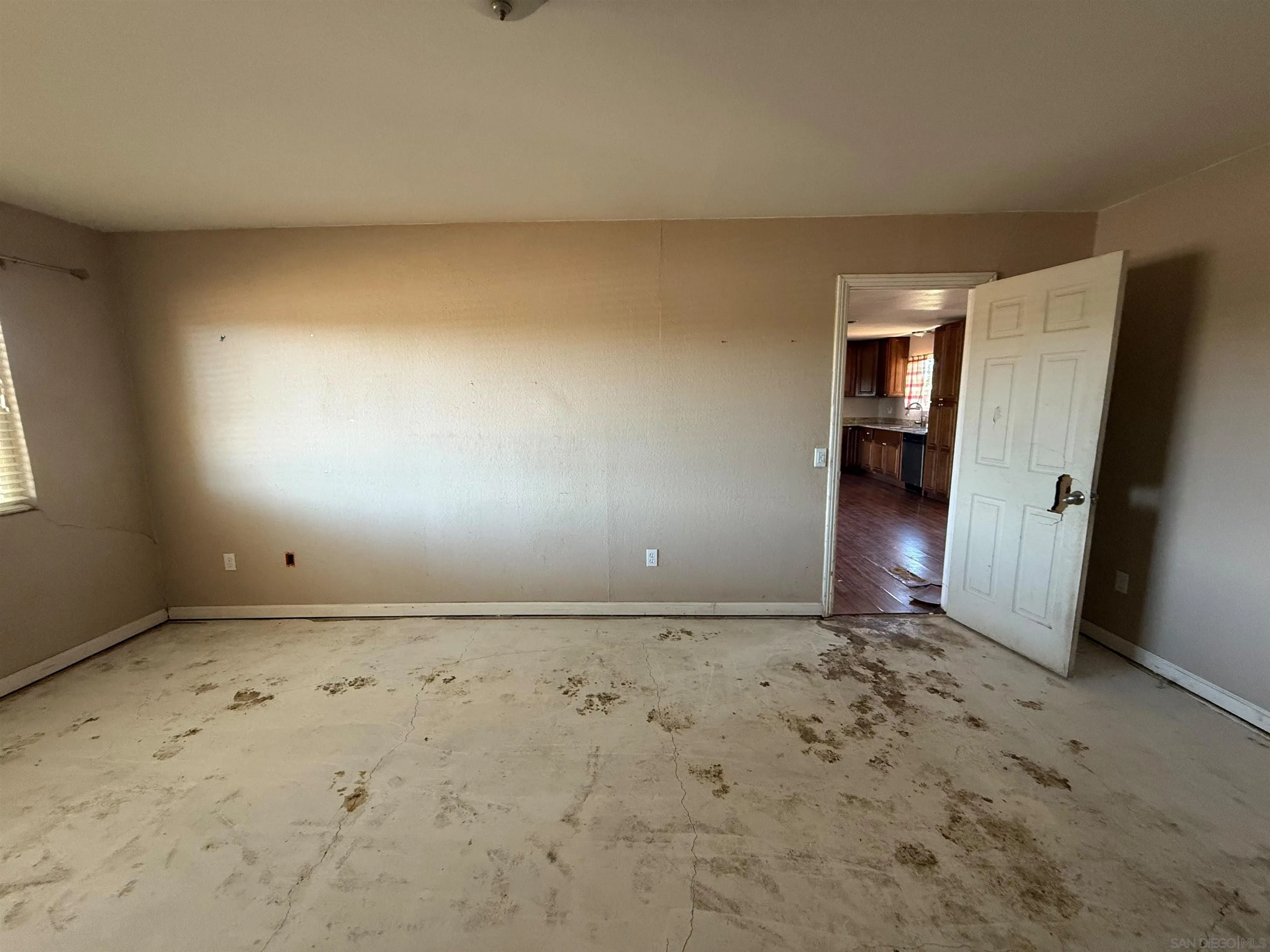 23273 Marsh Creek Road Brentwood, CA 94513 - Photo 4 of 8 an empty room with window