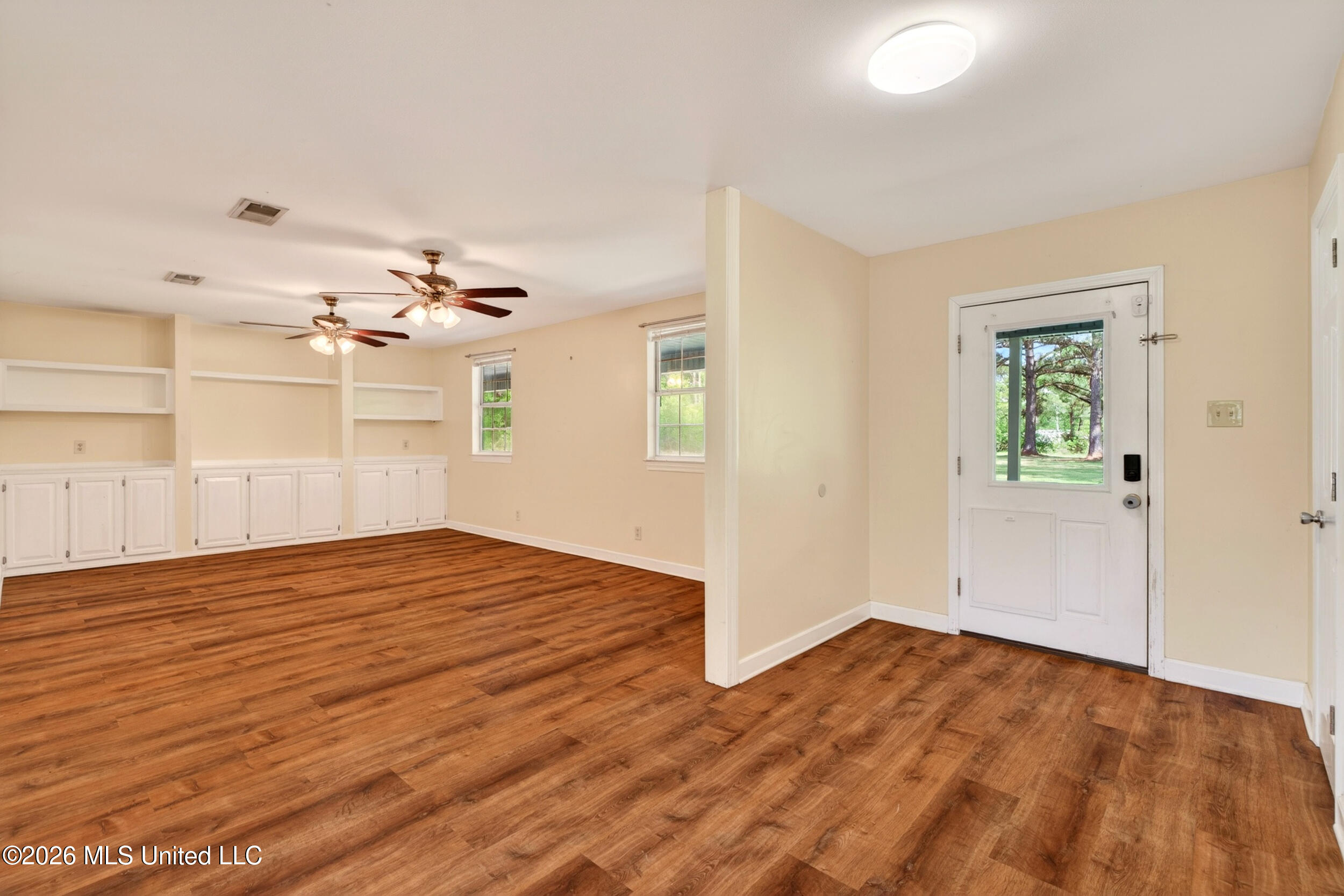 43 Alan Road Carriere, MS 39426 - Photo 8 of 51 15_entrance_livingroom