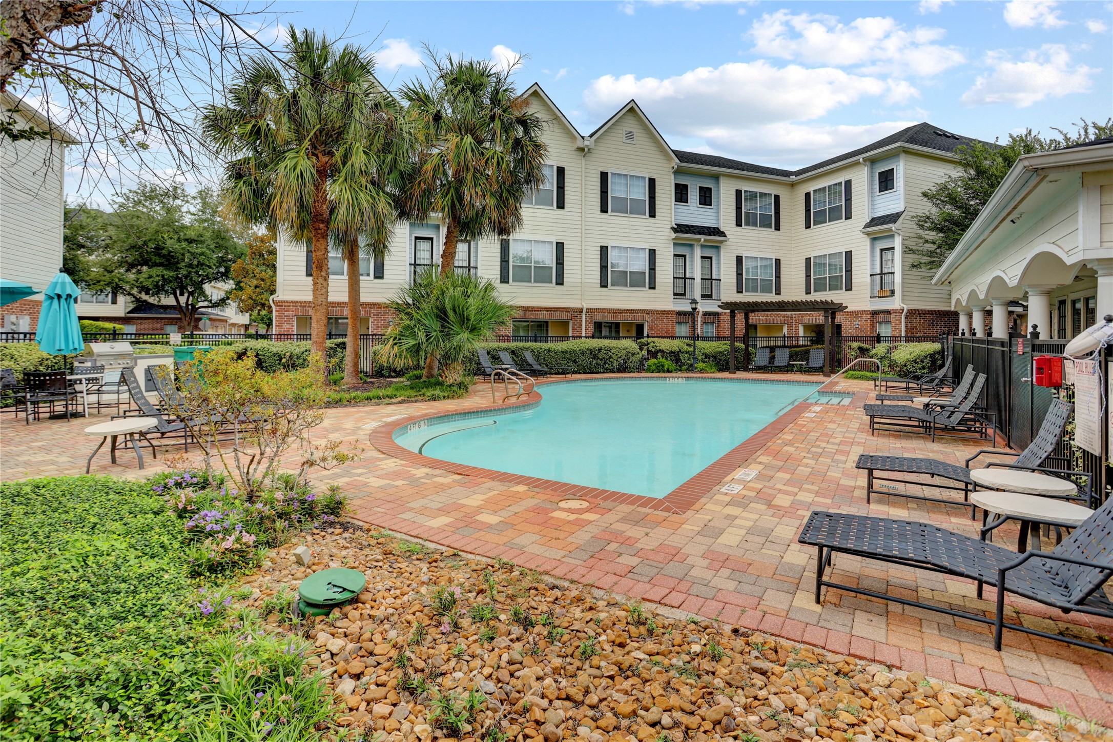 9200 Westheimer Road, Unit 1701 Houston, TX 77063 - Photo 20 of 23 Beautiful pool for the community.