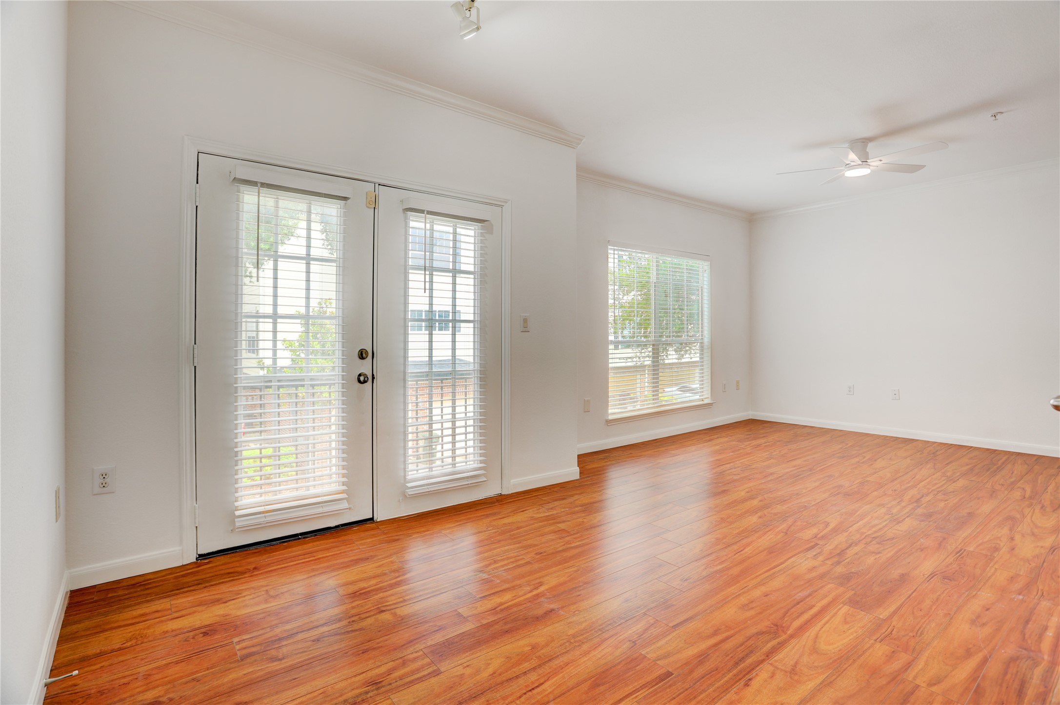 9200 Westheimer Road, Unit 1701 Houston, TX 77063 - Photo 5 of 23 Unfurnished room - note the pristine walls and modern lighting details.