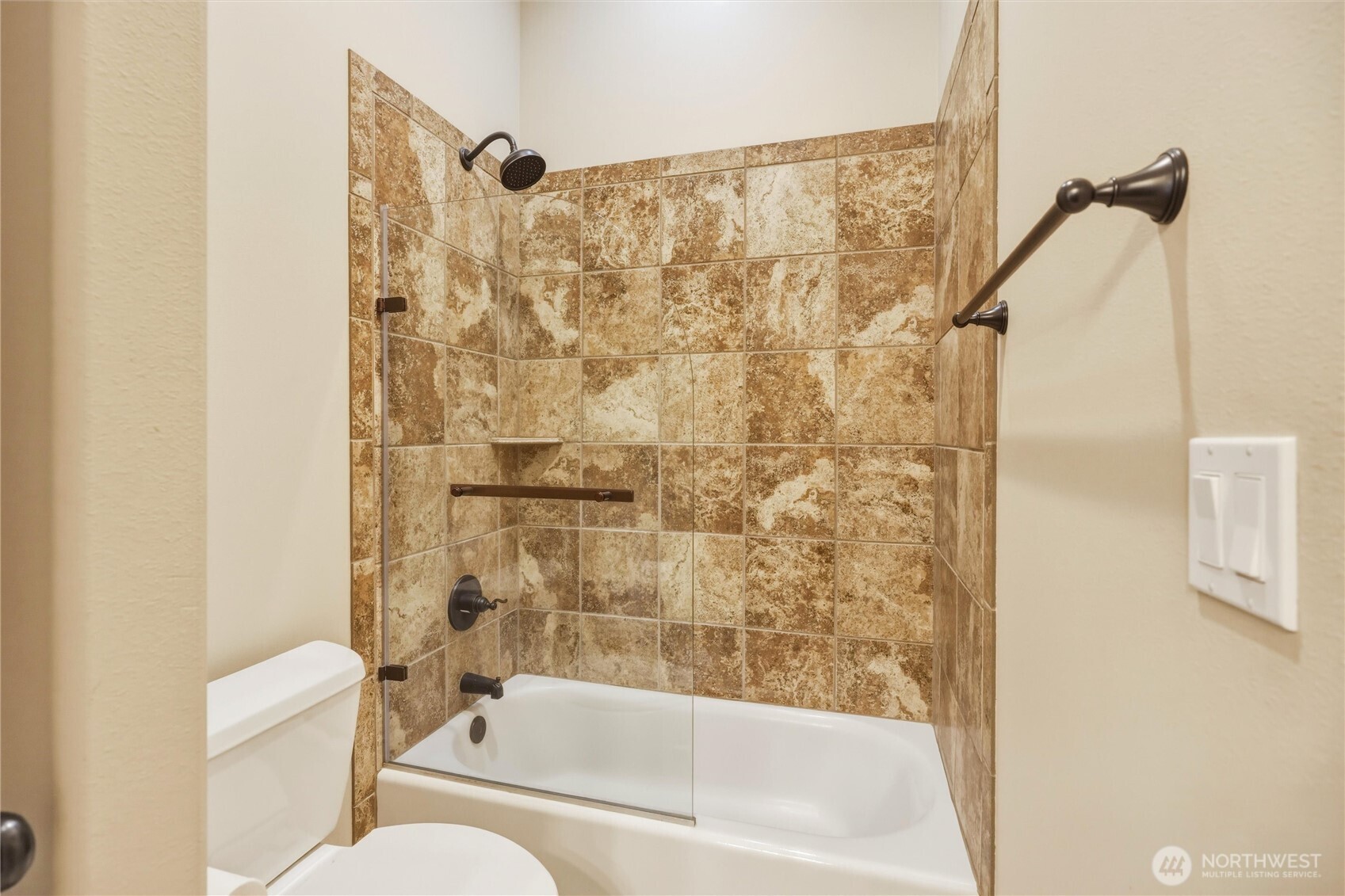 167 Rawhide Road Walla Walla, WA 99362 - Photo 22 of 40 a bathroom with a bathtub and shower