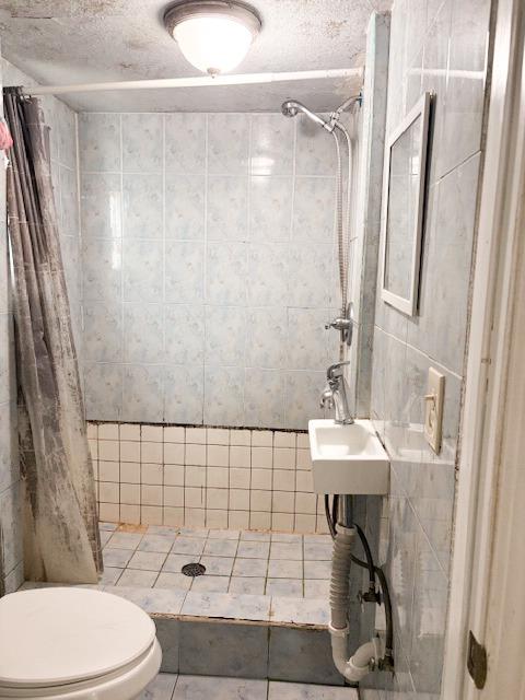 1900 Kenneth Street Modesto, CA 95351 - Photo 15 of 16 a bathroom with a sink toilet and shower