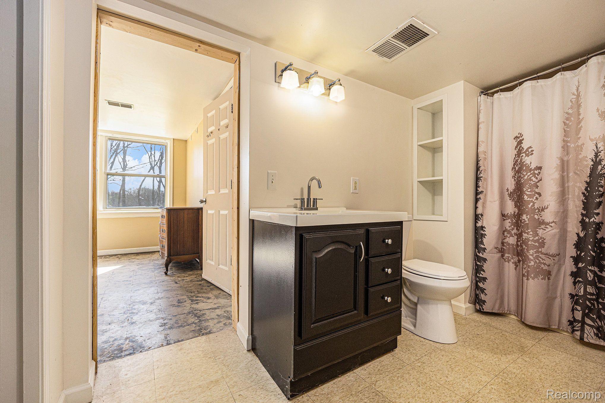 2289 Adams Road Oakland, MI 48363 - Photo 17 of 26 Gallery Image 17