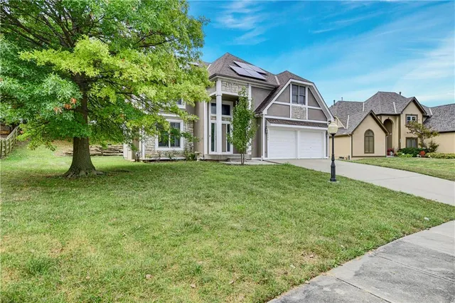 $410,000 | 6700 North Charleston Drive, Kansas City, MO 64119