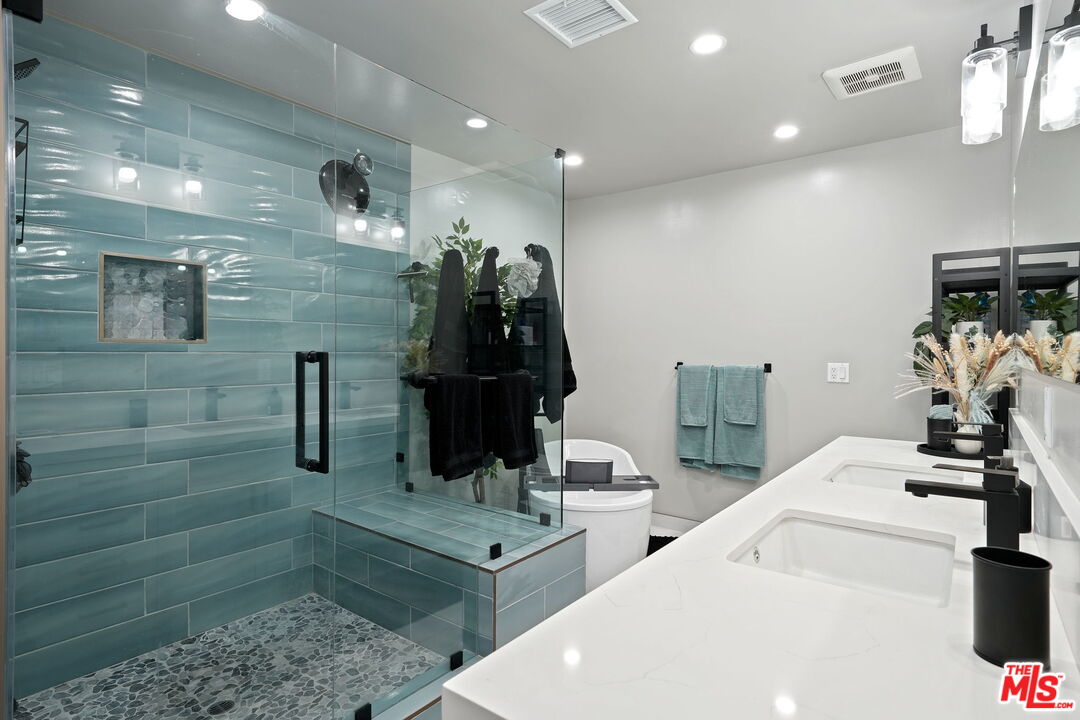 2705 182nd Place Redondo Beach, CA 90278 - Photo 8 of 13