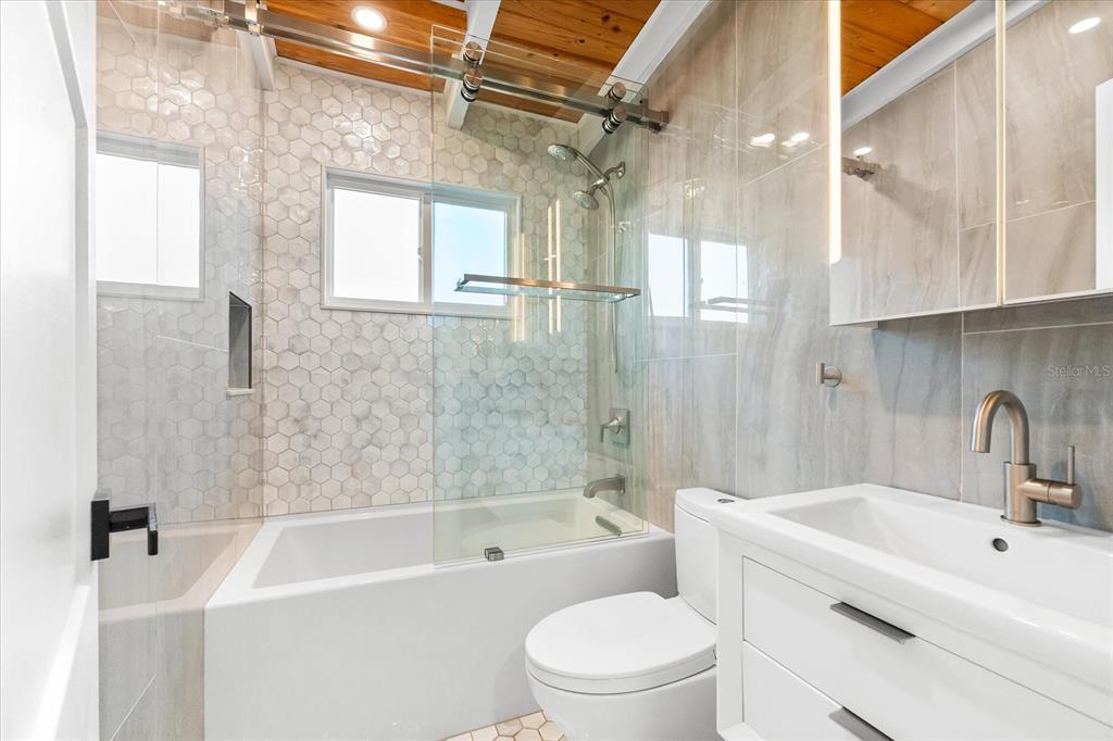 8234 Midnight Pass Road Sarasota, FL 34242 - Photo 23 of 98