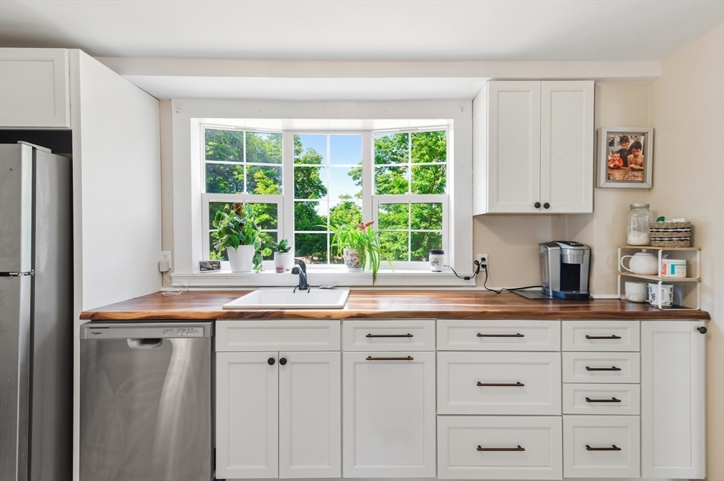19 Riley Avenue Weymouth, MA 02189 - Photo 12 of 40
