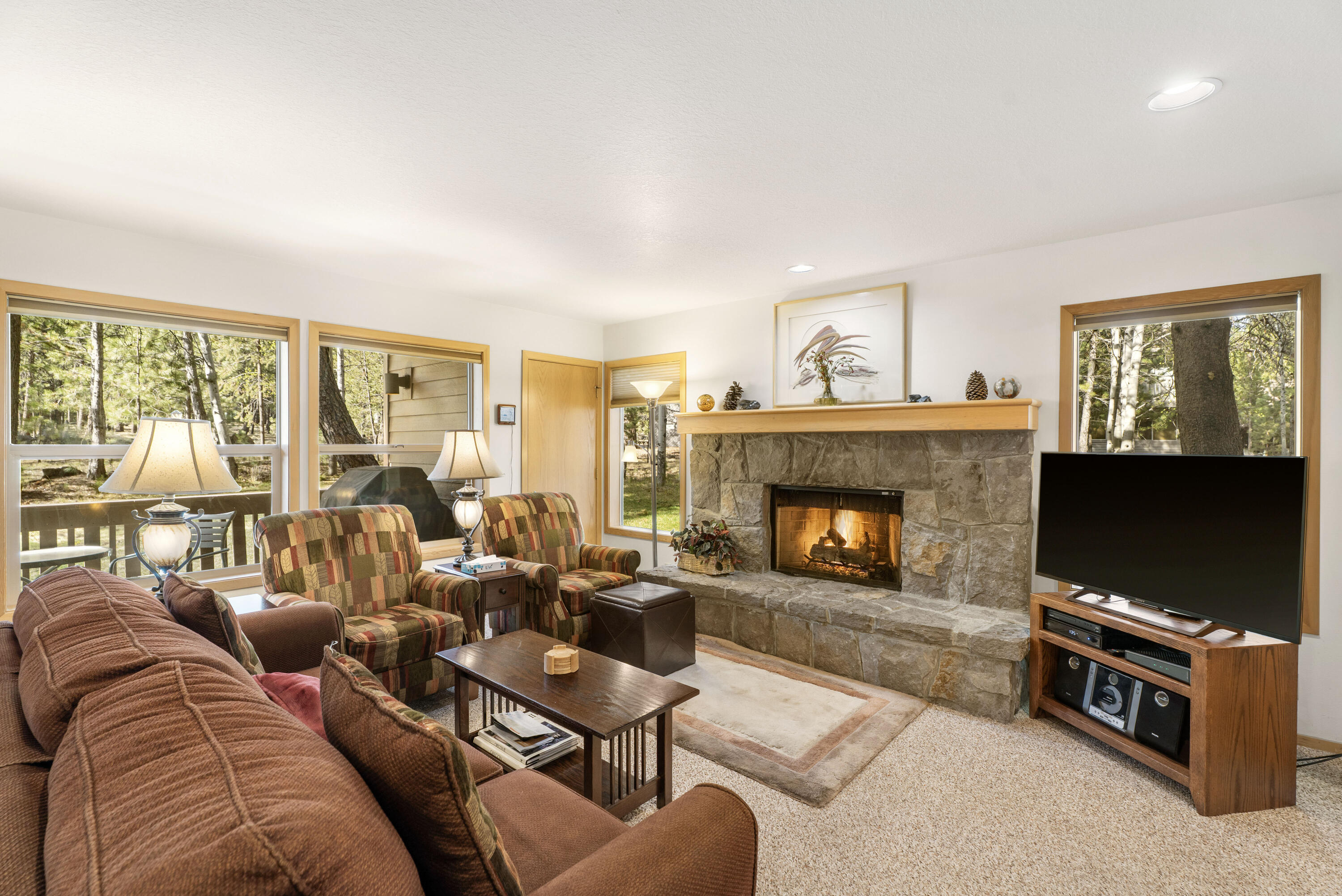 57387 Beaver Ridge Loop, Unit 37 Sunriver, OR 97707 - Photo 4 of 27 13-Living Room